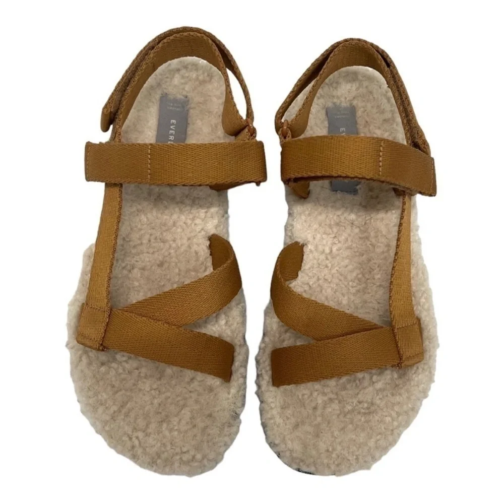 EVERLANE The Renew Teddy Sherpa Faux Fur Sport Sandals in Brown Sugar